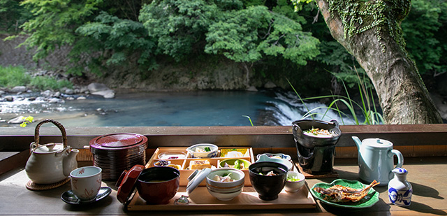 Breakfast on the terrace along the mountain stream can be arranged.