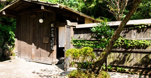 Private open-air bath entrance of Kanzan-no-Yu